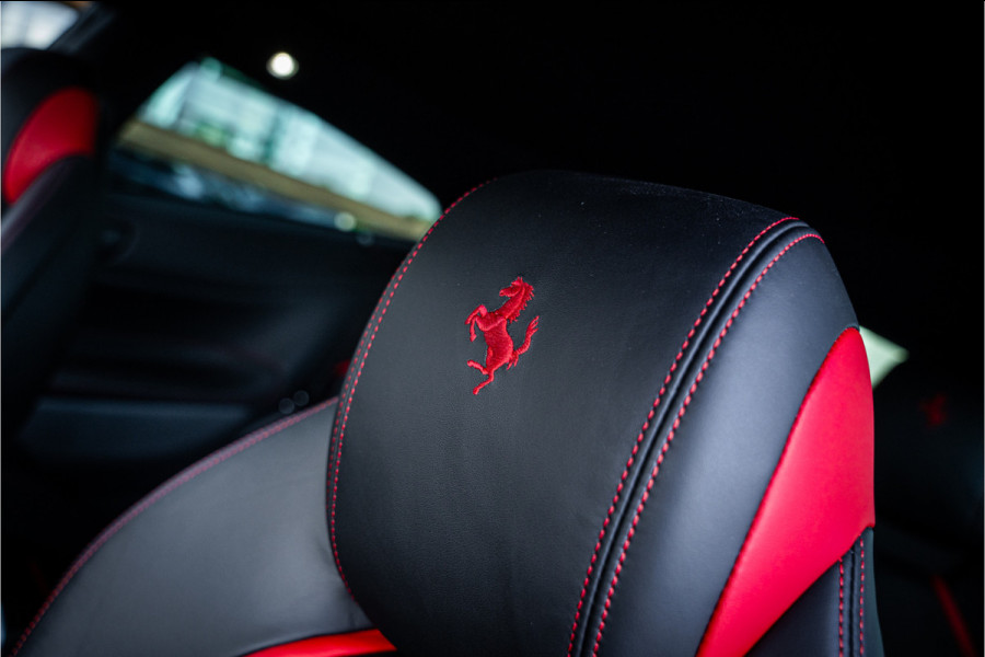 Ferrari GTC4Lusso T 3.9 V8 - Nero Daytona | Passenger Display | Lift | Stoelkoeling | Memory