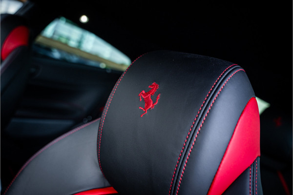 Ferrari GTC4Lusso T 3.9 V8 - Nero Daytona | Passenger Display | Lift | Stoelkoeling | Memory