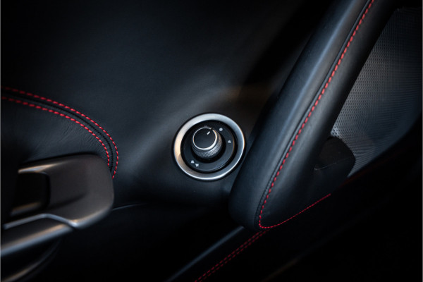 Ferrari GTC4Lusso T 3.9 V8 - Nero Daytona | Passenger Display | Lift | Stoelkoeling | Memory