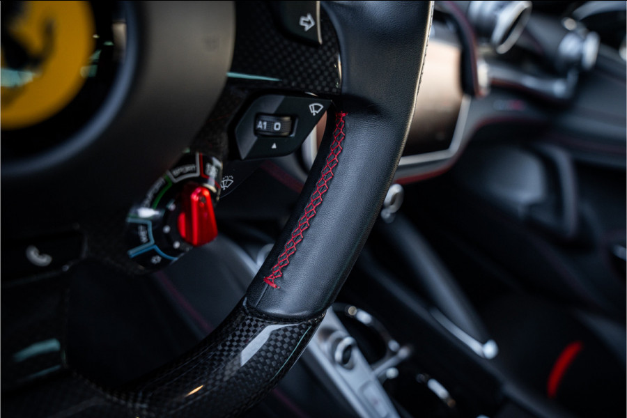 Ferrari GTC4Lusso T 3.9 V8 - Nero Daytona | Passenger Display | Lift | Stoelkoeling | Memory