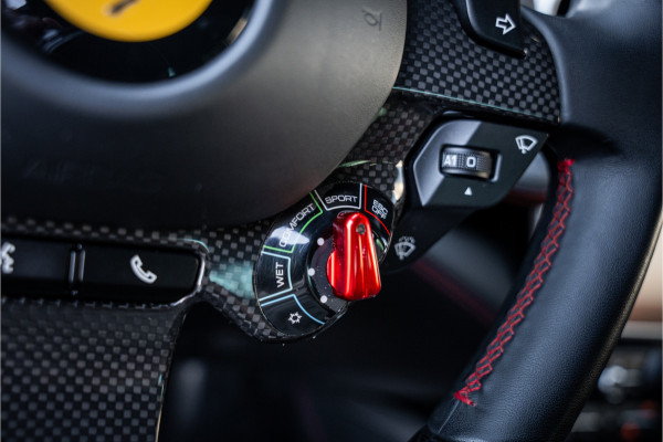Ferrari GTC4Lusso T 3.9 V8 - Nero Daytona | Passenger Display | Lift | Stoelkoeling | Memory