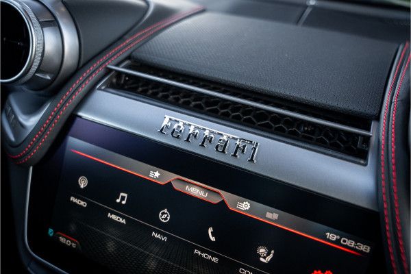 Ferrari GTC4Lusso T 3.9 V8 - Nero Daytona | Passenger Display | Lift | Stoelkoeling | Memory