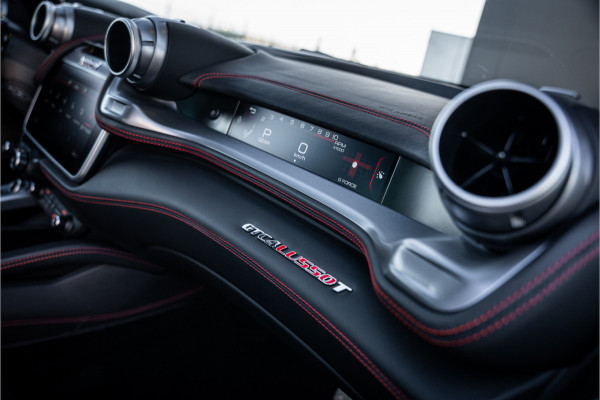 Ferrari GTC4Lusso T 3.9 V8 - Nero Daytona | Passenger Display | Lift | Stoelkoeling | Memory