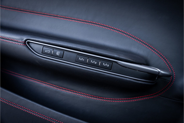 Ferrari GTC4Lusso T 3.9 V8 - Nero Daytona | Passenger Display | Lift | Stoelkoeling | Memory