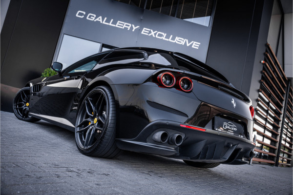 Ferrari GTC4Lusso T 3.9 V8 - Nero Daytona | Passenger Display | Lift | Stoelkoeling | Memory