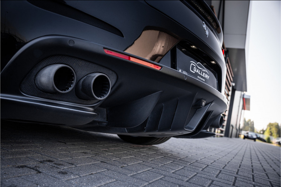Ferrari GTC4Lusso T 3.9 V8 - Nero Daytona | Passenger Display | Lift | Stoelkoeling | Memory