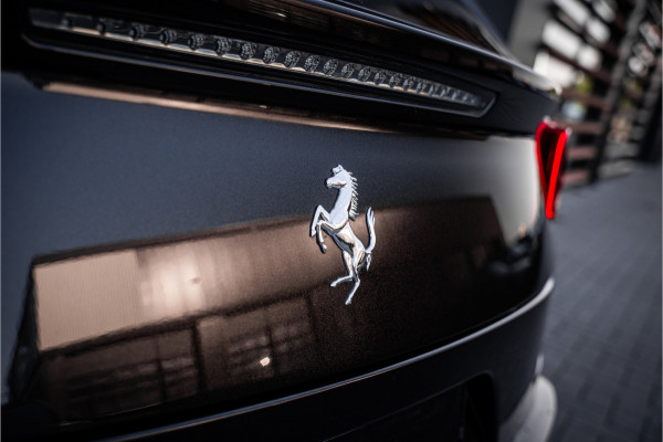 Ferrari GTC4Lusso T 3.9 V8 - Nero Daytona | Passenger Display | Lift | Stoelkoeling | Memory