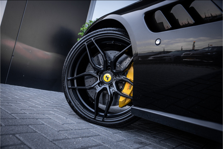 Ferrari GTC4Lusso T 3.9 V8 - Nero Daytona | Passenger Display | Lift | Stoelkoeling | Memory