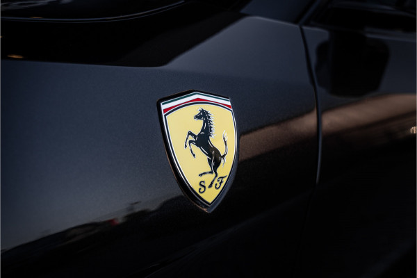 Ferrari GTC4Lusso T 3.9 V8 - Nero Daytona | Passenger Display | Lift | Stoelkoeling | Memory