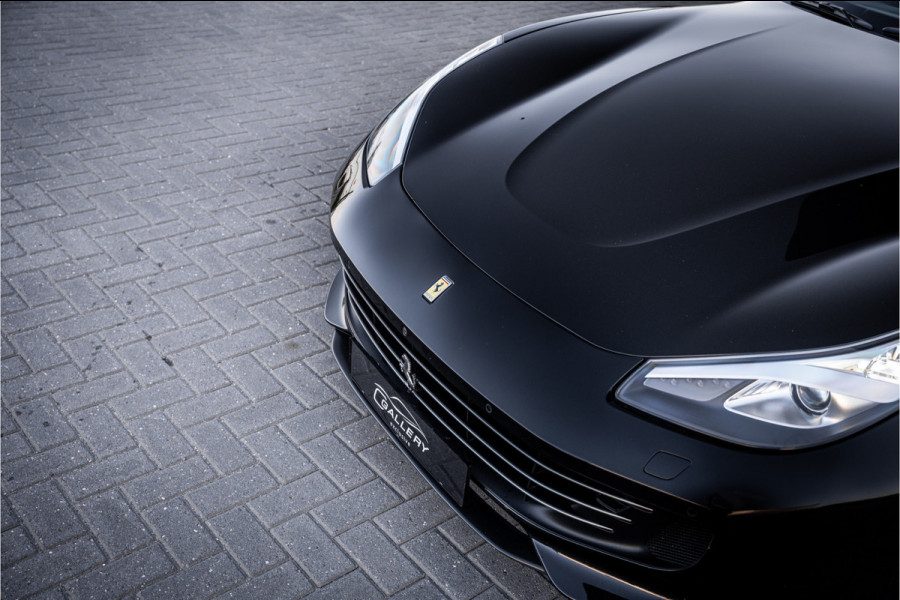 Ferrari GTC4Lusso T 3.9 V8 - Nero Daytona | Passenger Display | Lift | Stoelkoeling | Memory