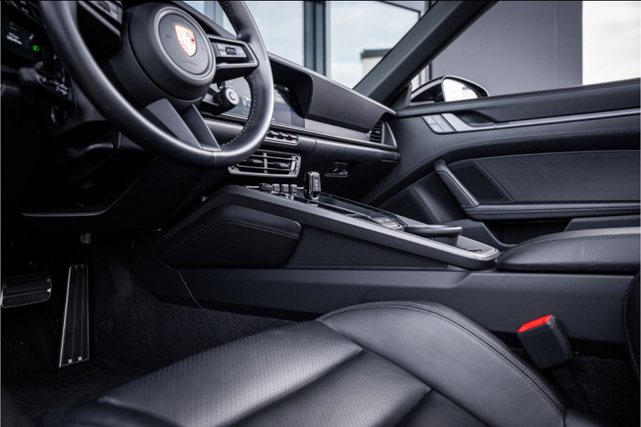Porsche 911 992 Cabrio 3.0 Carrera 4 S - Sport Chrono l Sport Design l Dealer onderhouden