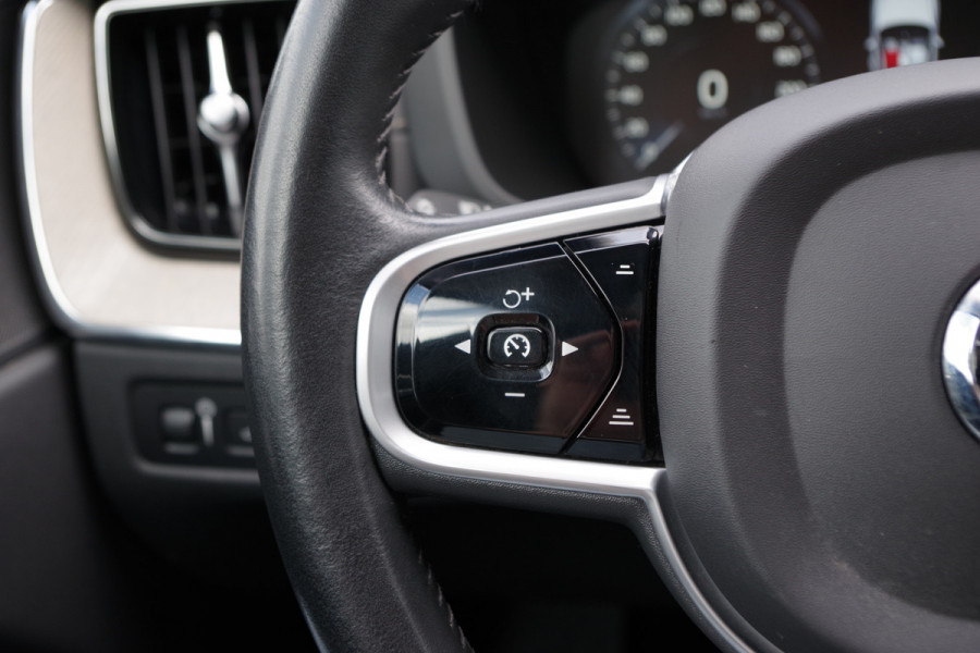 Volvo XC60 2.0 T8 Plug-in Hybrid AWD Inscription 390 PK, Panoramadak, 360 Camera, Leder
