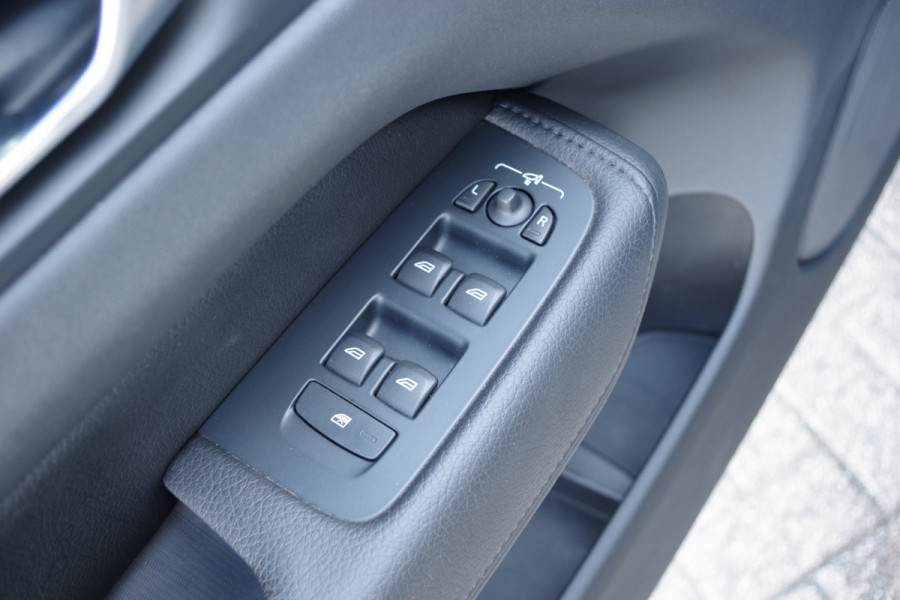 Volvo XC60 2.0 T8 Plug-in Hybrid AWD Inscription 390 PK, Panoramadak, 360 Camera, Leder