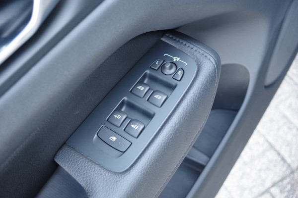 Volvo XC60 2.0 T8 Plug-in Hybrid AWD Inscription 390 PK, Panoramadak, 360 Camera, Leder