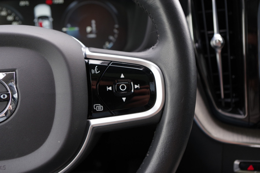 Volvo XC60 2.0 T8 Plug-in Hybrid AWD Inscription 390 PK, Panoramadak, 360 Camera, Leder