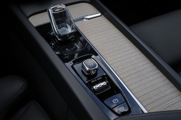 Volvo XC60 2.0 T8 Plug-in Hybrid AWD Inscription 390 PK, Panoramadak, 360 Camera, Leder