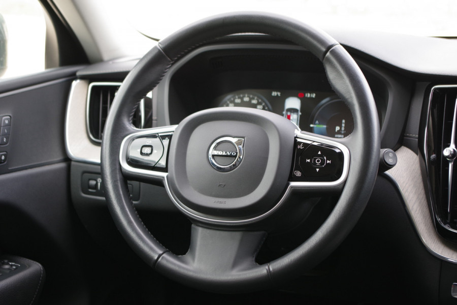 Volvo XC60 2.0 T8 Plug-in Hybrid AWD Inscription 390 PK, Panoramadak, 360 Camera, Leder