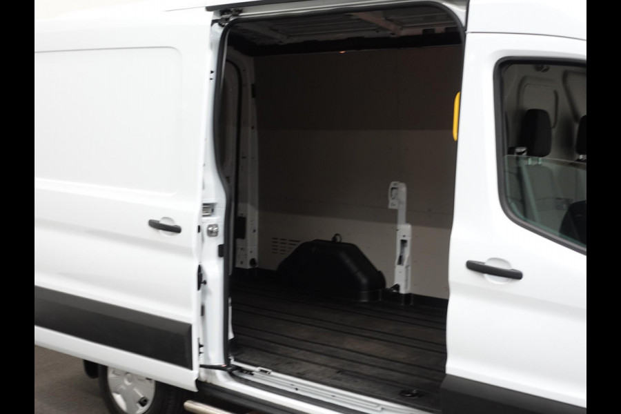 Ford Transit 105pk 2.0 L2H2 Trend Airco Trekhaak Navi Cruise Airco Navi Cruise Control Trekhaak