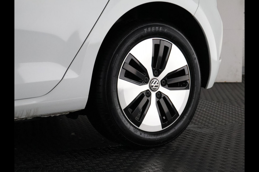 Volkswagen e-Golf FULL ELECTRIC.136 PK.WARMTEPOMP. ACCUTEST 90 %!! 1e EIG.100% ONDERHOUDEN!!! DIGITAAL DASHBOARD. ALS NIEUW TOT 2 JAAR GARANTIE *