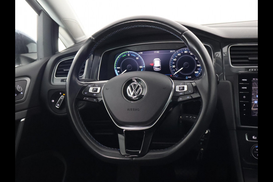 Volkswagen e-Golf FULL ELECTRIC.136 PK.WARMTEPOMP. ACCUTEST 90 %!! 1e EIG.100% ONDERHOUDEN!!! DIGITAAL DASHBOARD. ALS NIEUW TOT 2 JAAR GARANTIE *