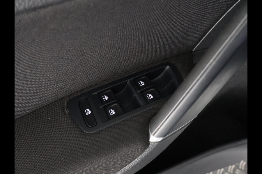 Volkswagen e-Golf FULL ELECTRIC.136 PK.WARMTEPOMP. ACCUTEST 90 %!! 1e EIG.100% ONDERHOUDEN!!! DIGITAAL DASHBOARD. ALS NIEUW TOT 2 JAAR GARANTIE *