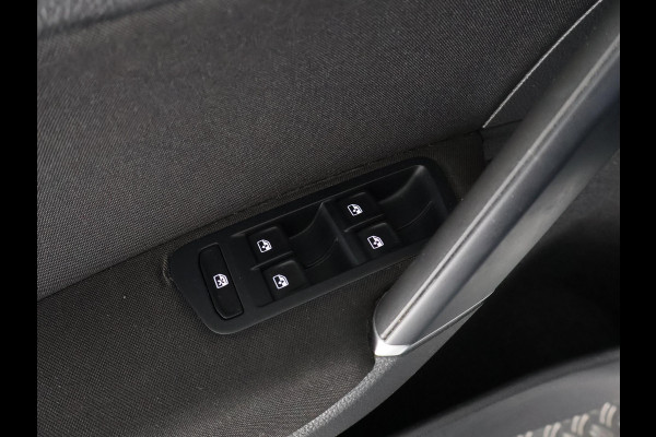 Volkswagen e-Golf FULL ELECTRIC.136 PK.WARMTEPOMP. ACCUTEST 90 %!! 1e EIG.100% ONDERHOUDEN!!! DIGITAAL DASHBOARD. ALS NIEUW TOT 2 JAAR GARANTIE *