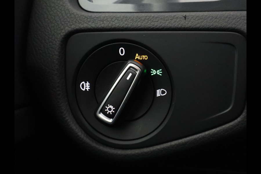 Volkswagen e-Golf FULL ELECTRIC.136 PK.WARMTEPOMP. ACCUTEST 90 %!! 1e EIG.100% ONDERHOUDEN!!! DIGITAAL DASHBOARD. ALS NIEUW TOT 2 JAAR GARANTIE *