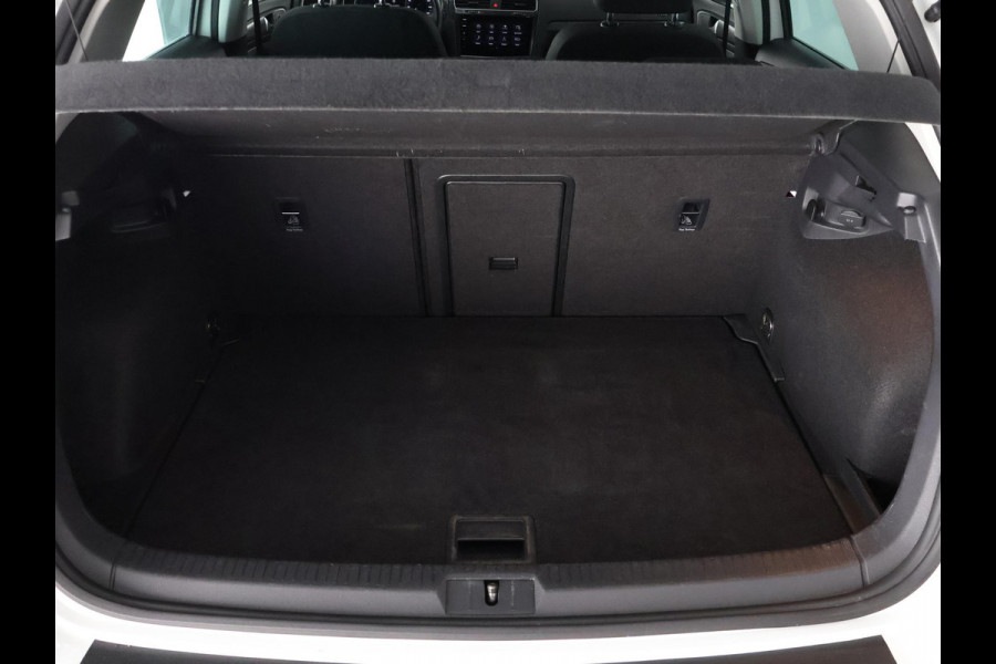 Volkswagen e-Golf FULL ELECTRIC.136 PK.WARMTEPOMP. ACCUTEST 90 %!! 1e EIG.100% ONDERHOUDEN!!! DIGITAAL DASHBOARD. ALS NIEUW TOT 2 JAAR GARANTIE *