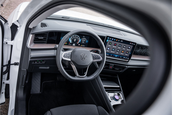 Volkswagen Tayron 1.5 eTSI Elegance 7p. ** Trekhaak ** 19inch **