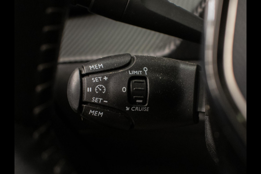 Peugeot 208 1.2 PureTech Blue Lease Active Sport (APPLE CARPLAY,NAVI,CRUISE,LED,PDC,CLIMATE,DAB,SPORTSTOELEN,LM VELGEN,NETTESTAAT)