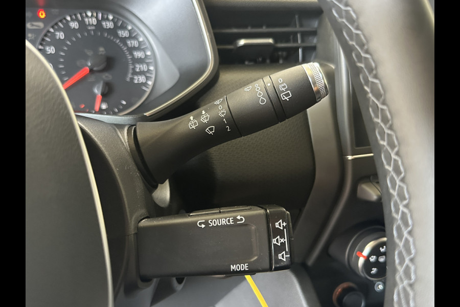 Renault Clio 1.0 TCe 100 pk AUT | Navi Carplay | 15" | Airco | PDC | Cruise control | Stoelverwarming | Keurig nette Clio Automaat!