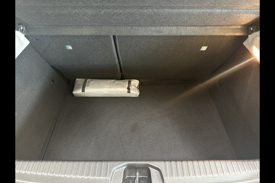 Renault Clio 1.0 TCe 100 pk AUT | Navi Carplay | 15" | Airco | PDC | Cruise control | Stoelverwarming | Keurig nette Clio Automaat!