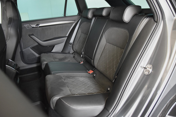 Škoda Superb Combi 1.4 TSI iV Sportline Business | Dig. Cockpit | Cruise | Stoel-+Stuurverw. PDC | Camera | App. Connect | ECC | Elek. Klep | LM 18" | 1944