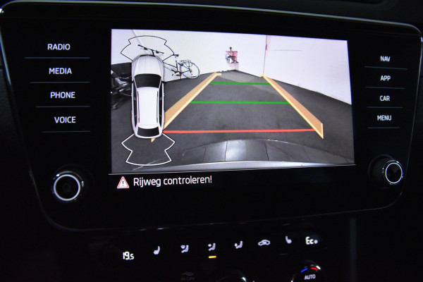 Škoda Superb Combi 1.4 TSI iV Sportline Business | Dig. Cockpit | Cruise | Stoel-+Stuurverw. PDC | Camera | App. Connect | ECC | Elek. Klep | LM 18" | 1944