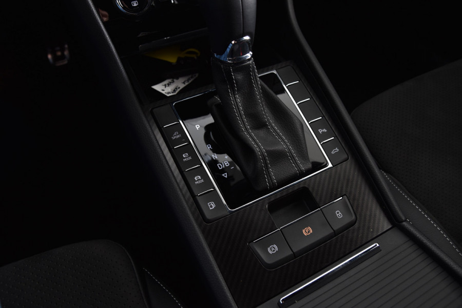 Škoda Superb Combi 1.4 TSI iV Sportline Business | Dig. Cockpit | Cruise | Stoel-+Stuurverw. PDC | Camera | App. Connect | ECC | Elek. Klep | LM 18" | 1944