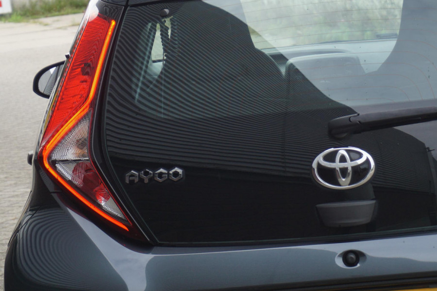 Toyota Aygo 1.0 VVT-i x-fun/1e Eigenaar/Goed onderhouden/LED/ Rijklaarprijs.