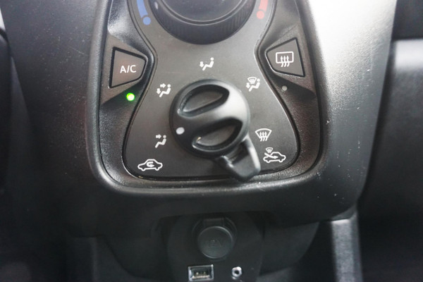 Toyota Aygo 1.0 VVT-i x-fun/1e Eigenaar/Goed onderhouden/LED/ Rijklaarprijs.