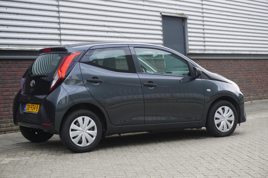 Toyota Aygo 1.0 VVT-i x-fun/1e Eigenaar/Goed onderhouden/LED/ Rijklaarprijs.
