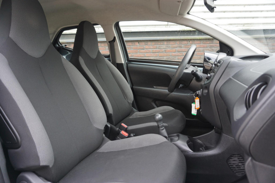 Toyota Aygo 1.0 VVT-i x-fun/1e Eigenaar/Goed onderhouden/LED/ Rijklaarprijs.