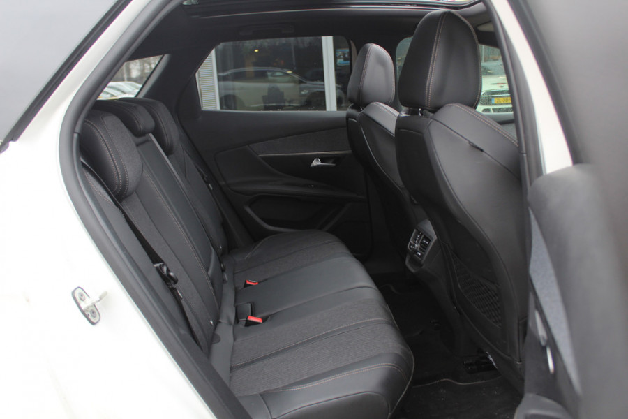 Peugeot 3008 1.2 PureTech GT Line / Panoramadak / Camera / Half leder / 19'' / Navigatie / Elektr. achterklep / Getint glas / Cruise Control