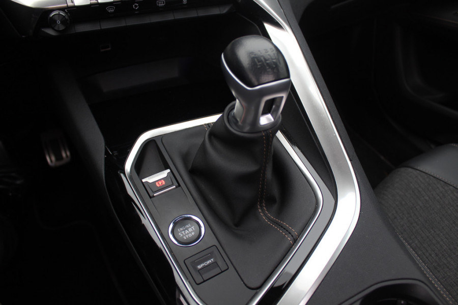 Peugeot 3008 1.2 PureTech GT Line / Panoramadak / Camera / Half leder / 19'' / Navigatie / Elektr. achterklep / Getint glas / Cruise Control