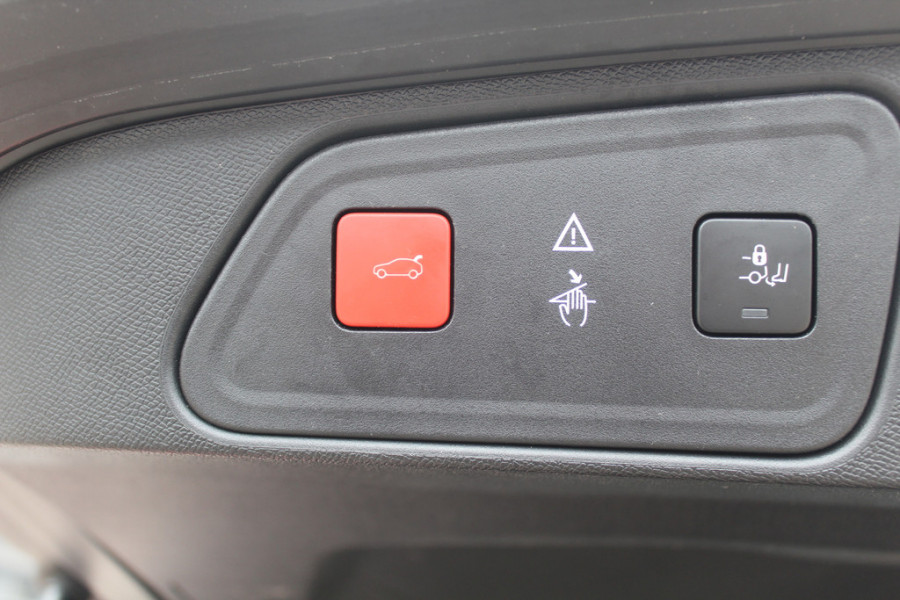 Peugeot 3008 1.2 PureTech GT Line / Panoramadak / Camera / Half leder / 19'' / Navigatie / Elektr. achterklep / Getint glas / Cruise Control