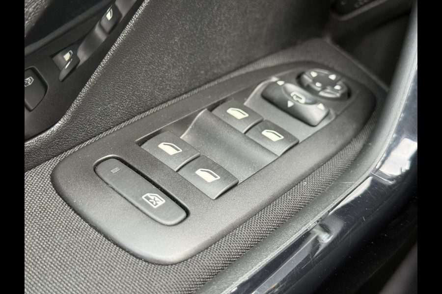 Peugeot 2008 1.2 PureTech Signature 1e Eigenaar,Dealer Onderhouden,Navi,Airco,Cruise,110pk,6 Bak,Lm velgen,Weinig km,N.A.P,Pdc,Nieuwe Apk bij Aflevering