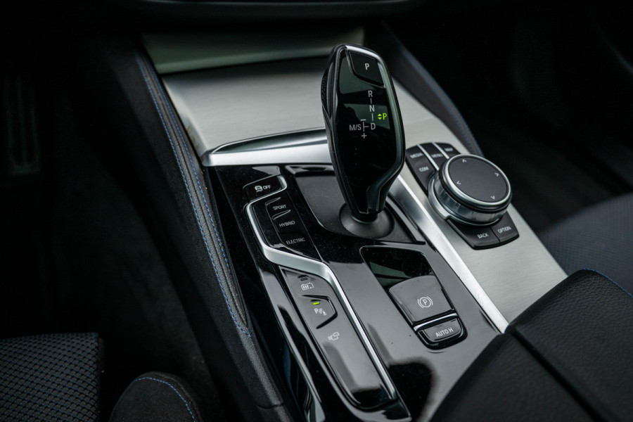 BMW 5 Serie Touring 530e xDrive M-Sport CoPilot Panorama Trekhaak 360