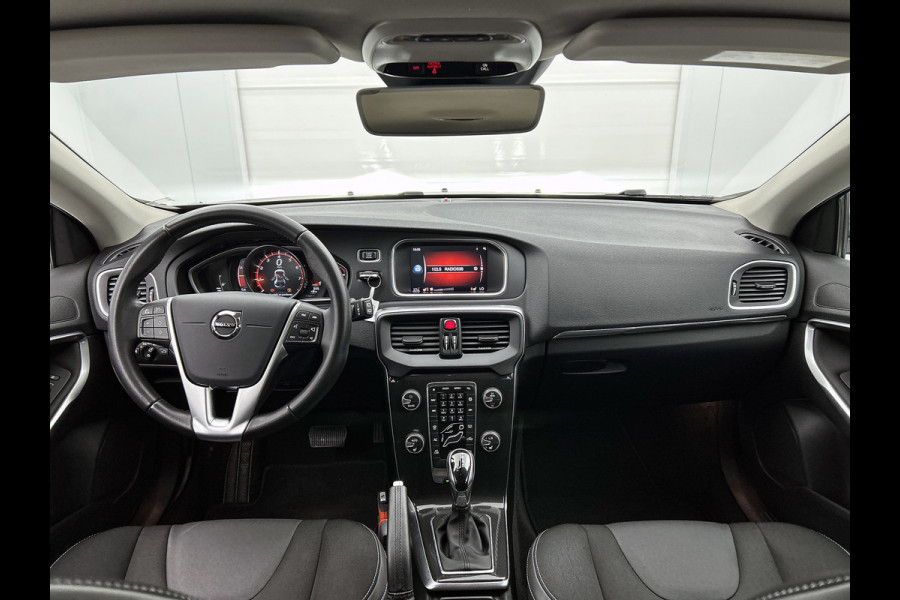 Volvo V40 1.5 T2 Polar+ Automaat (NAVIGATIE, TREKHAAK AFNEEMBAAR, STOELVERWARMING, CLIMA, PDC, LED, GOED ONDERHOUDEN)