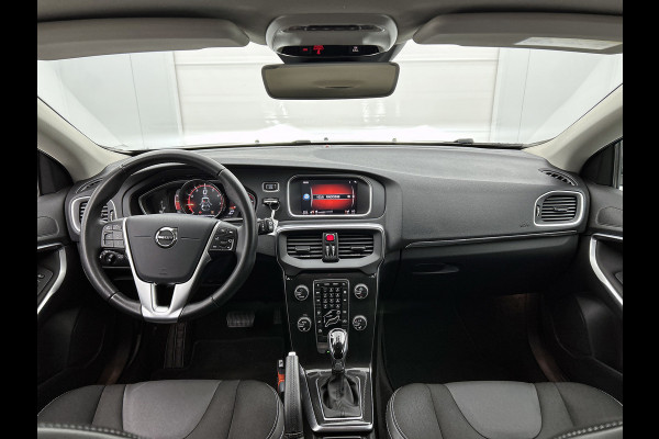 Volvo V40 1.5 T2 Polar+ Automaat (NAVIGATIE, TREKHAAK AFNEEMBAAR, STOELVERWARMING, CLIMA, PDC, LED, GOED ONDERHOUDEN)