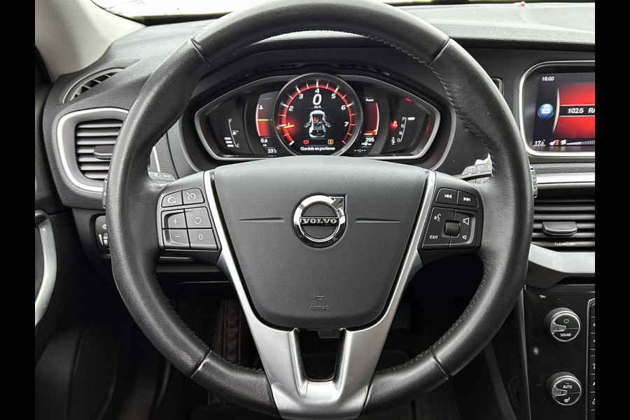Volvo V40 1.5 T2 Polar+ Automaat (NAVIGATIE, TREKHAAK AFNEEMBAAR, STOELVERWARMING, CLIMA, PDC, LED, GOED ONDERHOUDEN)