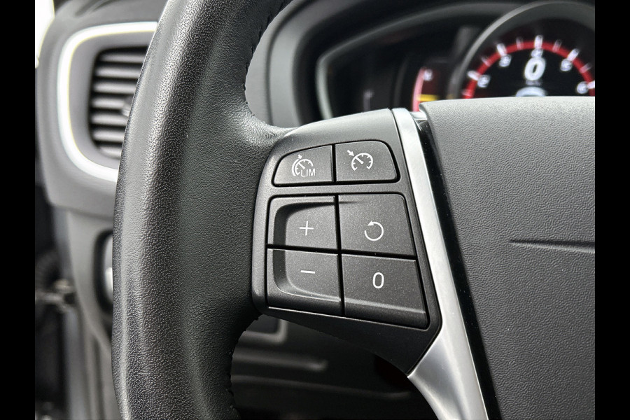 Volvo V40 1.5 T2 Polar+ Automaat (NAVIGATIE, TREKHAAK AFNEEMBAAR, STOELVERWARMING, CLIMA, PDC, LED, GOED ONDERHOUDEN)