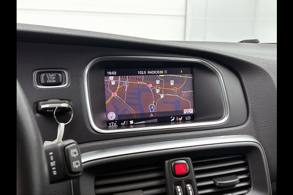 Volvo V40 1.5 T2 Polar+ Automaat (NAVIGATIE, TREKHAAK AFNEEMBAAR, STOELVERWARMING, CLIMA, PDC, LED, GOED ONDERHOUDEN)