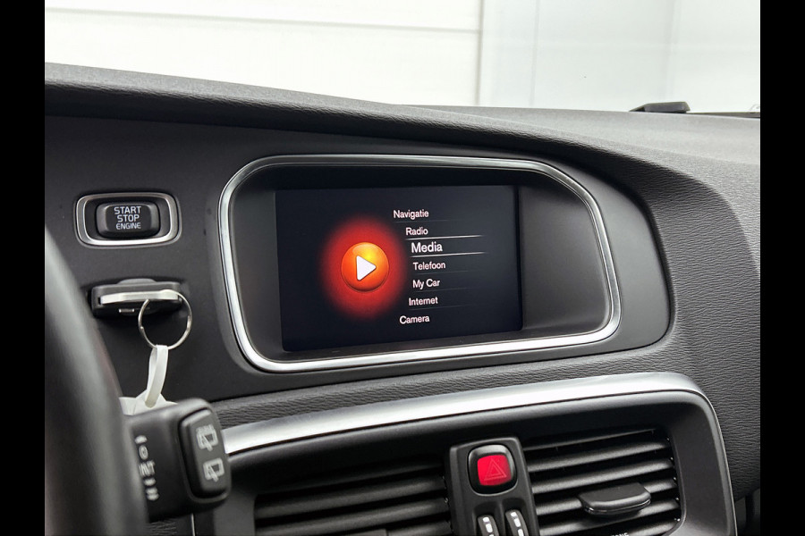 Volvo V40 1.5 T2 Polar+ Automaat (NAVIGATIE, TREKHAAK AFNEEMBAAR, STOELVERWARMING, CLIMA, PDC, LED, GOED ONDERHOUDEN)